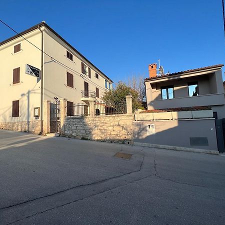 Alison Apartments Premantura Exterior photo