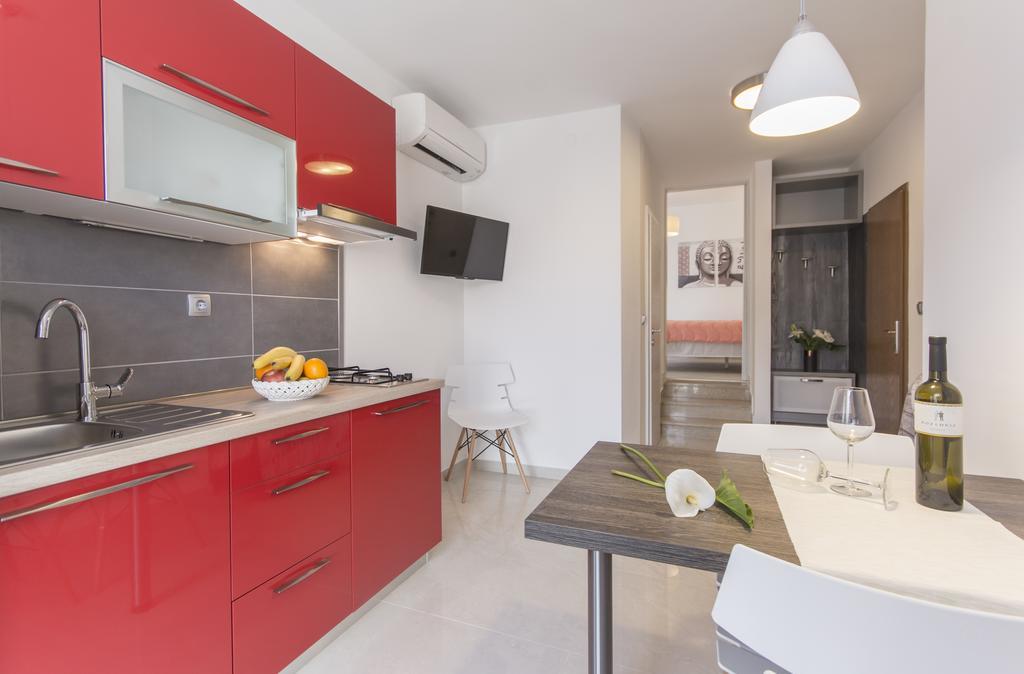 Alison Apartments Premantura Exterior photo
